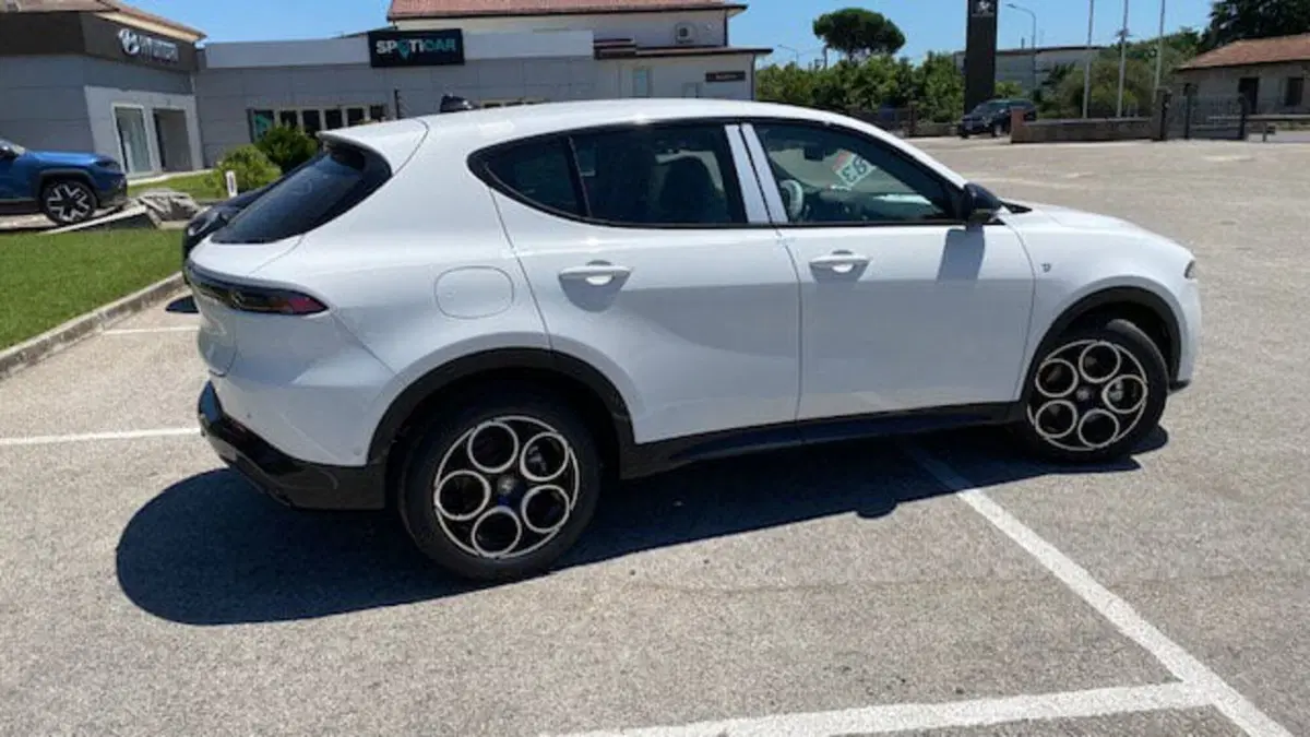 Alfa Romeo Tonale nuova a Benevento (10)