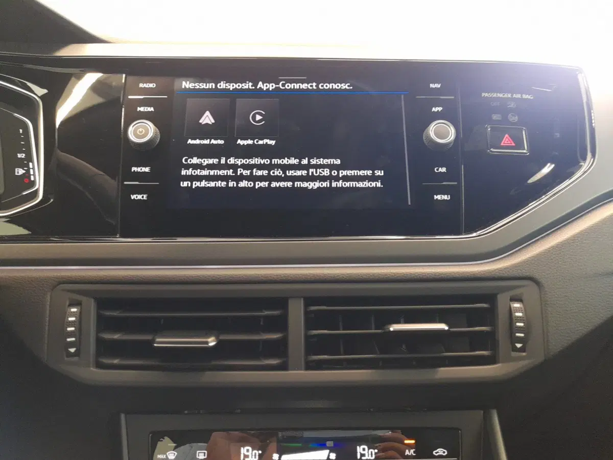 Volkswagen Taigo nuova a Bologna (14)