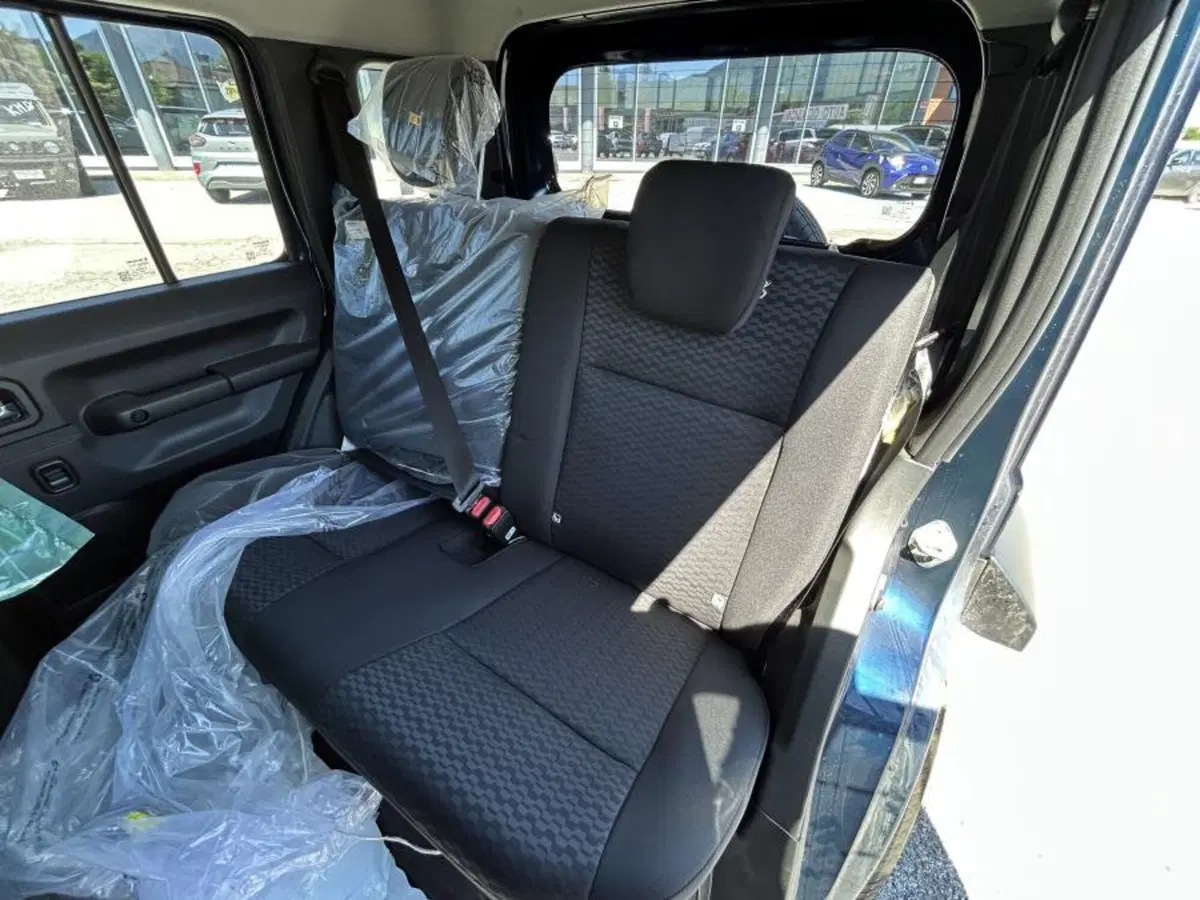 Suzuki Jimny nuova a Cuneo (10)