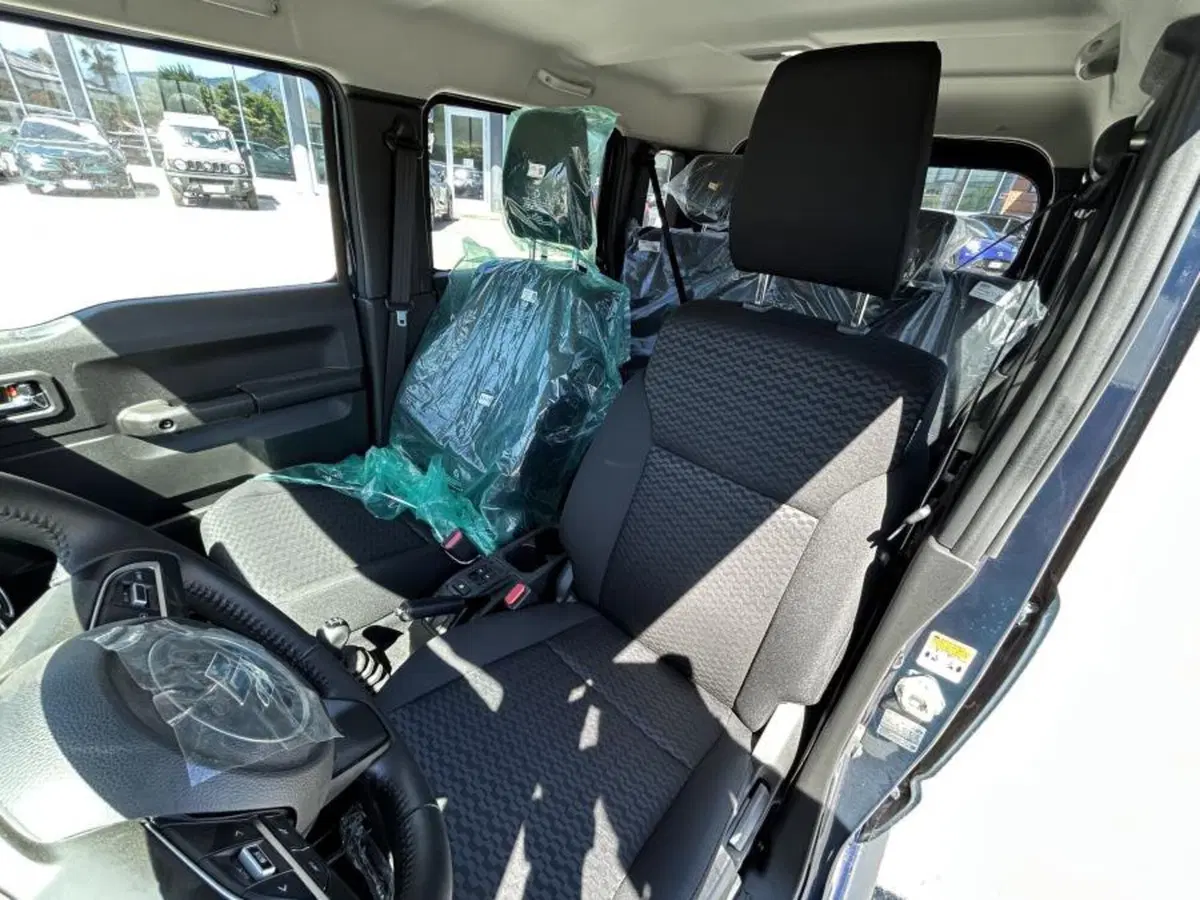 Suzuki Jimny nuova a Cuneo (9)
