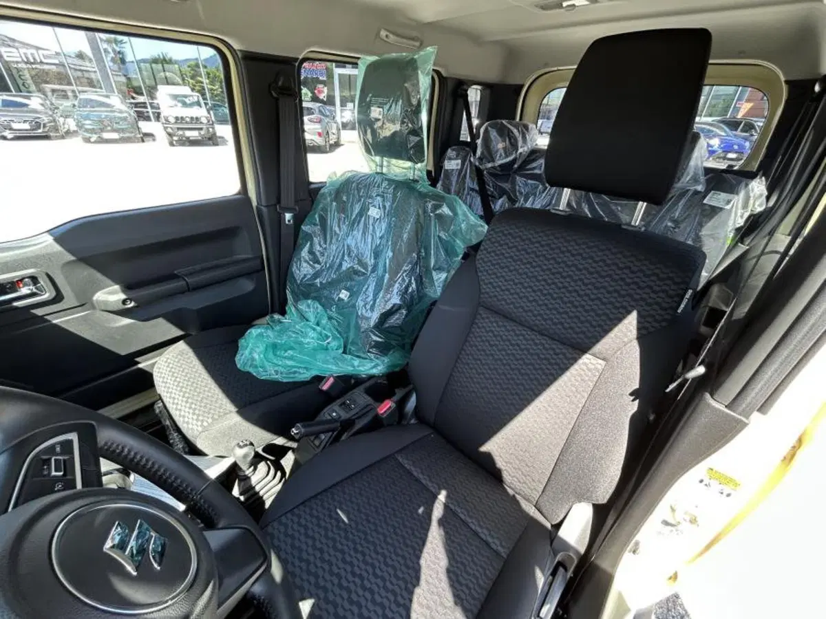 Suzuki Jimny nuova a Cuneo (9)