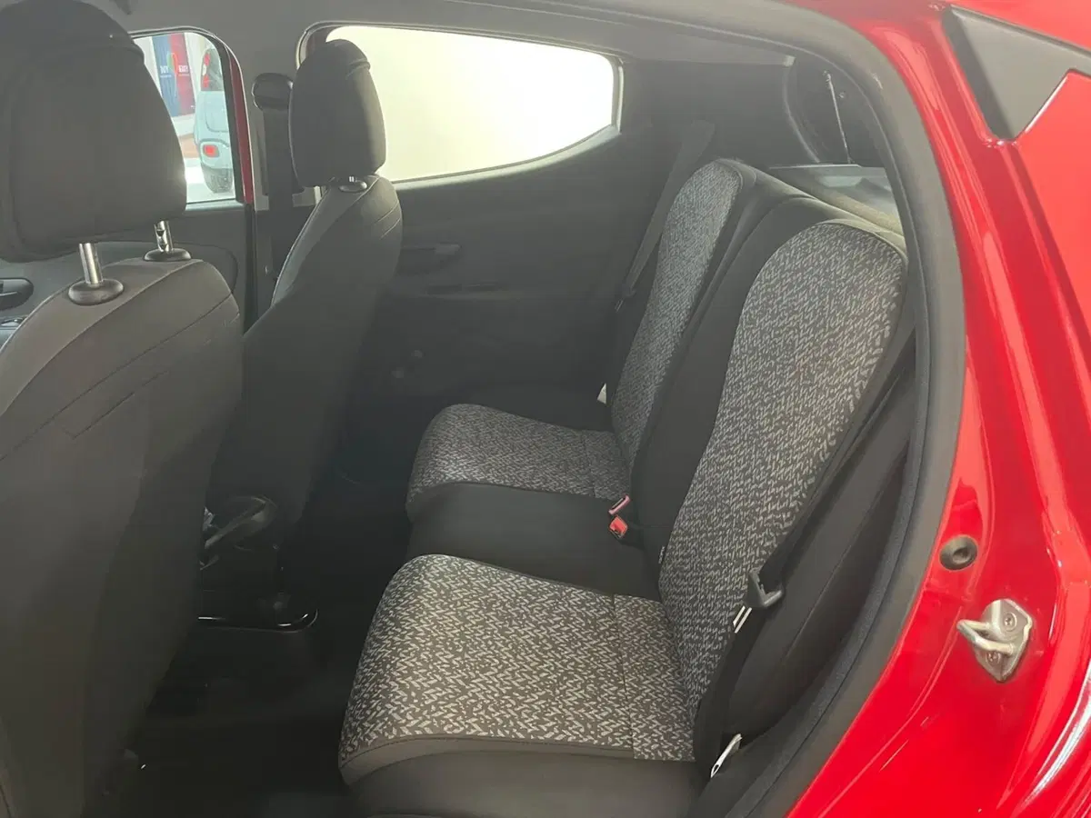 Lancia Ypsilon usata a Lucca (11)