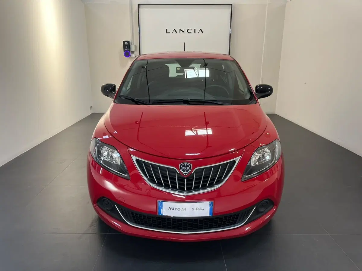 Lancia Ypsilon usata a Lucca (2)