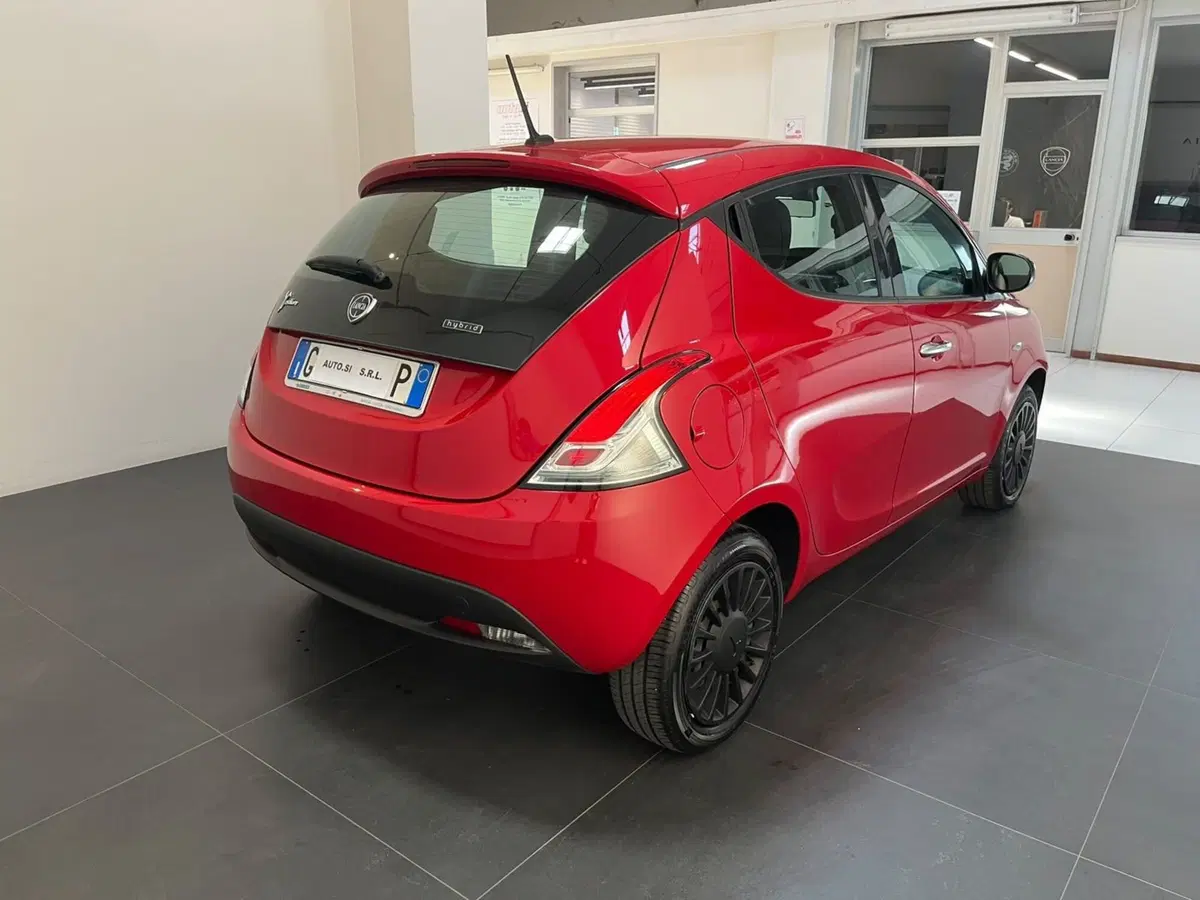 Lancia Ypsilon usata a Lucca (5)