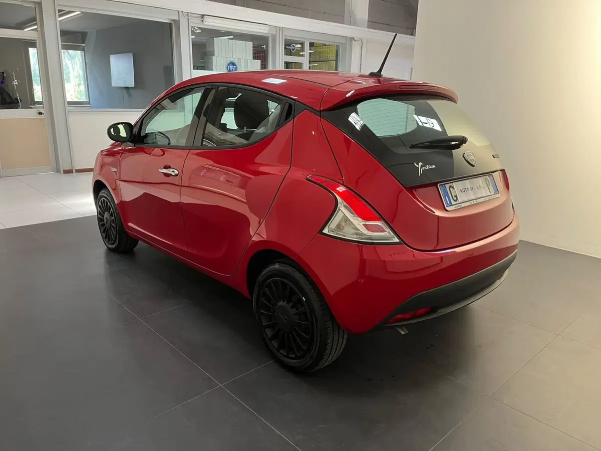 Lancia Ypsilon usata a Lucca (7)