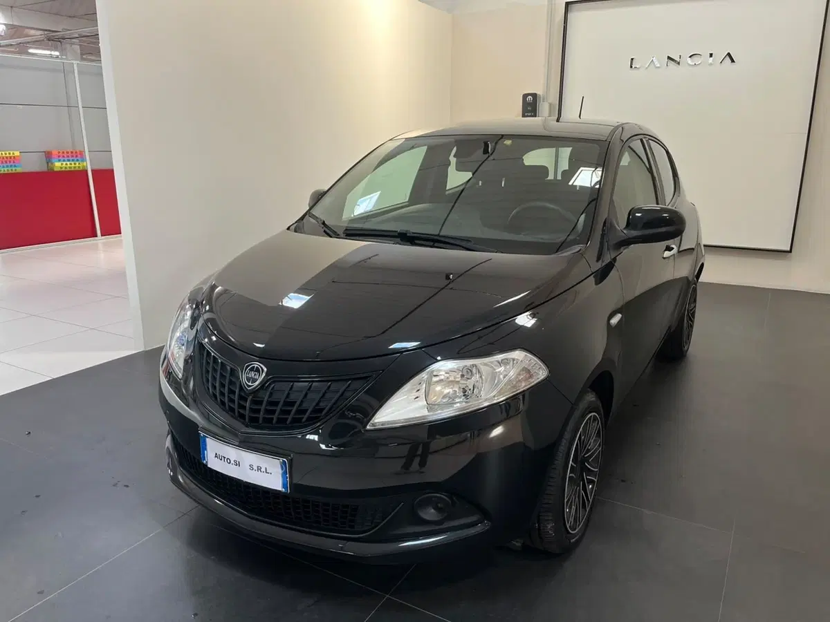 Lancia Ypsilon usata a Lucca
