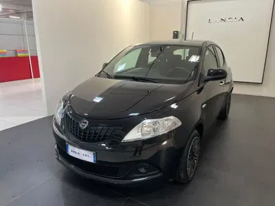 Lancia Ypsilon 1.0 FireFly 5 porte S&amp;S Hybrid Silver Plus del 2023 usata a Altopascio