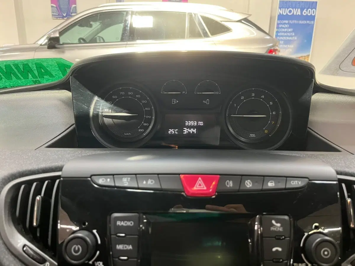 Lancia Ypsilon usata a Lucca (13)
