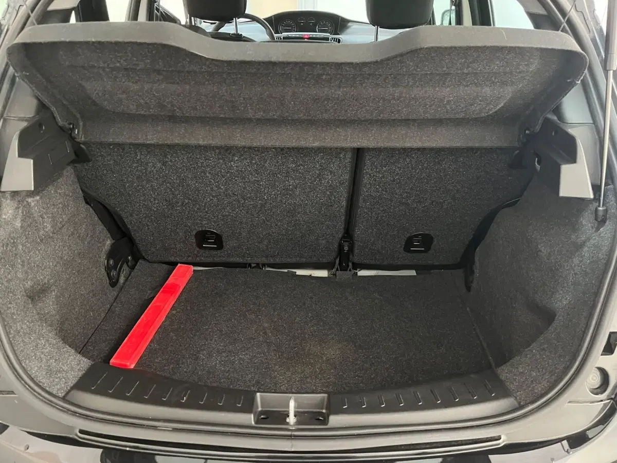 Lancia Ypsilon usata a Lucca (14)