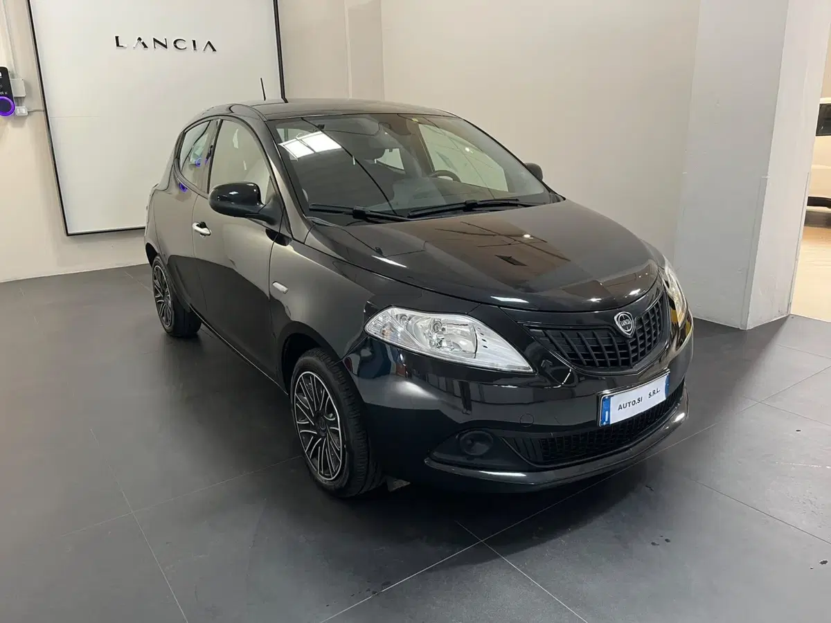 Lancia Ypsilon usata a Lucca (3)