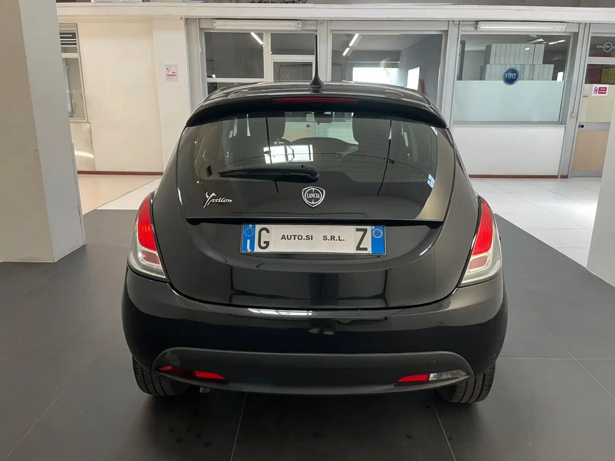 Lancia Ypsilon usata a Lucca (6)