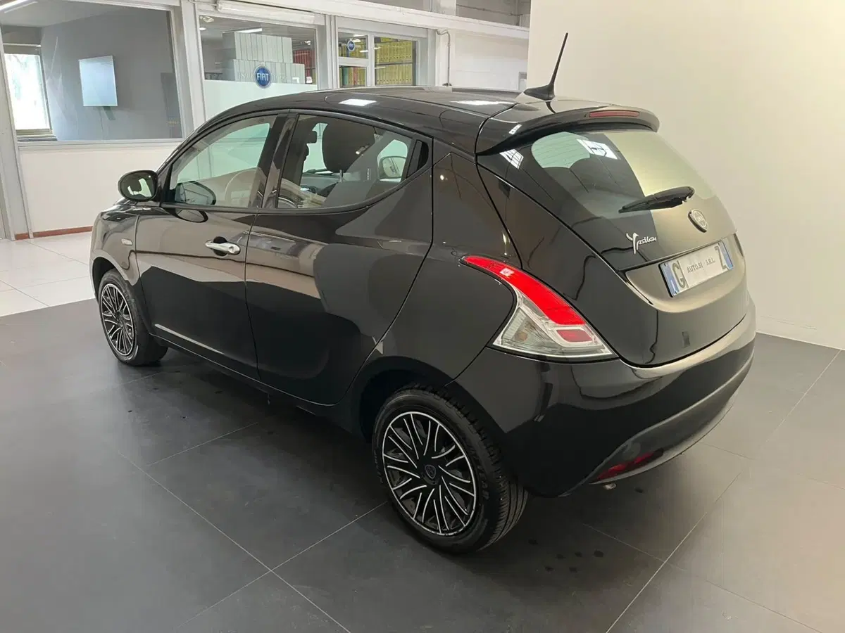 Lancia Ypsilon usata a Lucca (7)