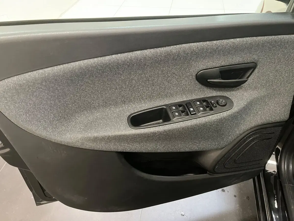 Lancia Ypsilon usata a Lucca (9)