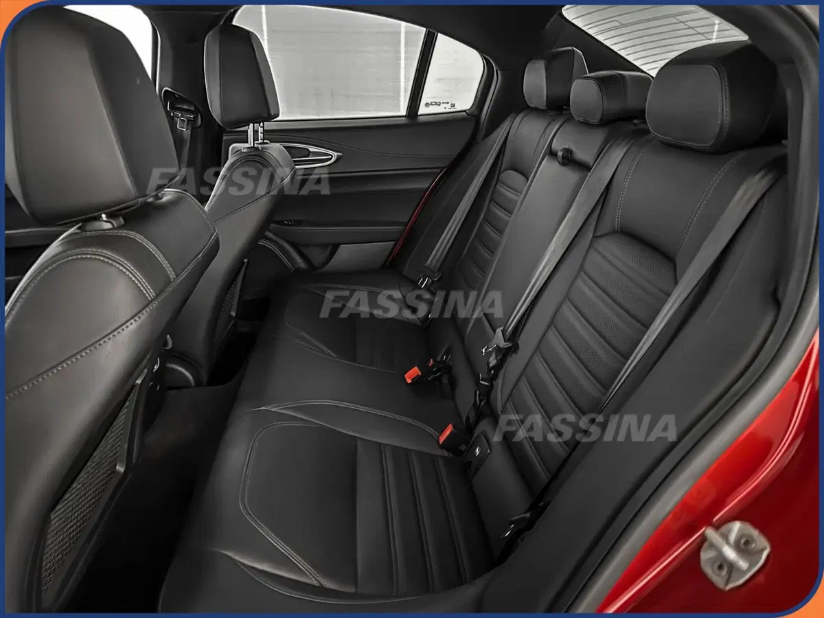 Alfa Romeo Giulia usata a Milano (10)