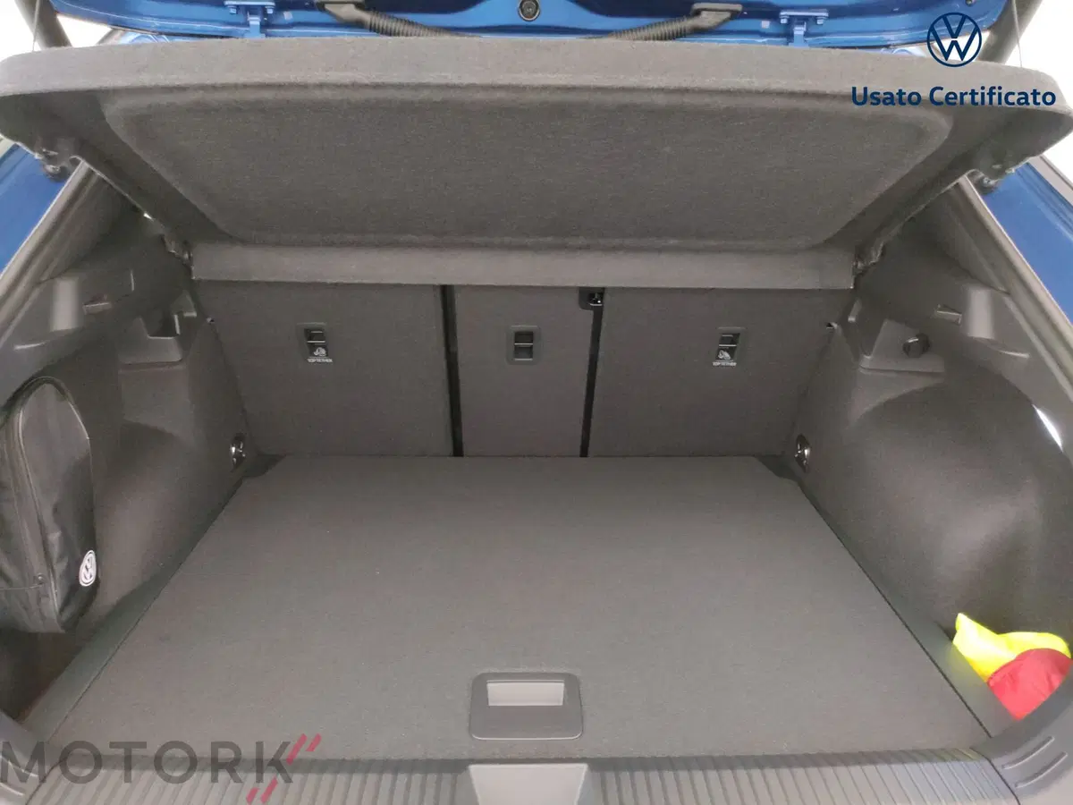 Volkswagen T-Roc nuova a Varese (9)