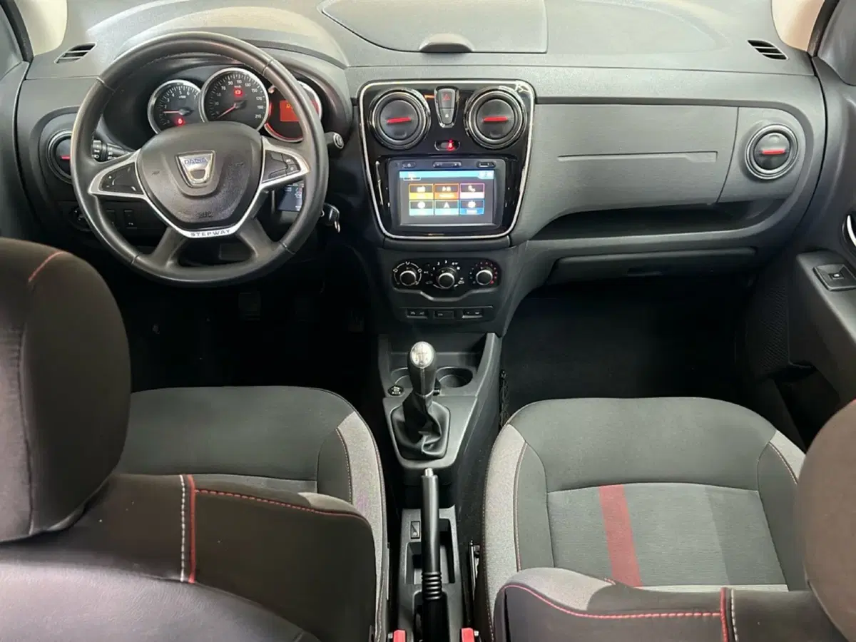 Dacia Lodgy usata a Roma (11)