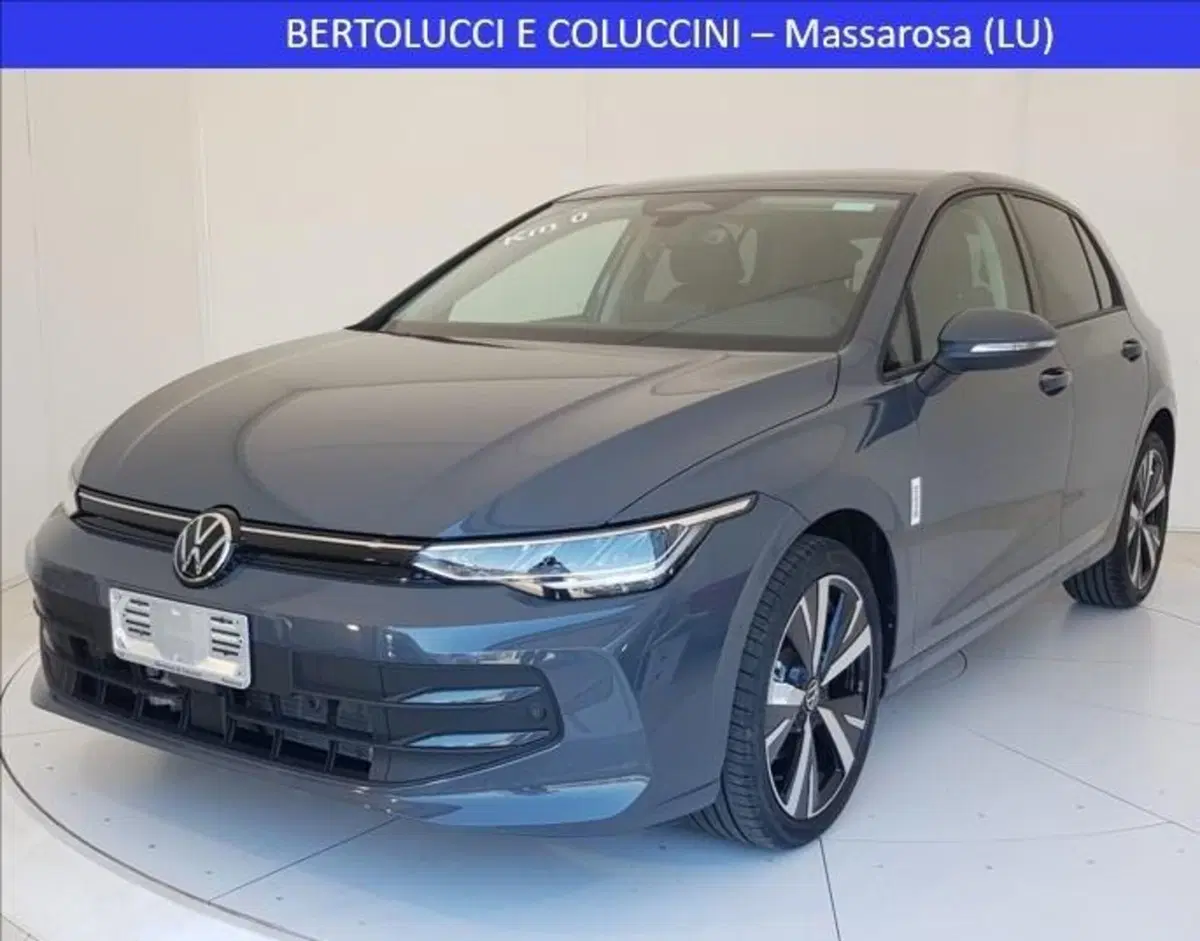 Volkswagen Golf nuova a Lucca