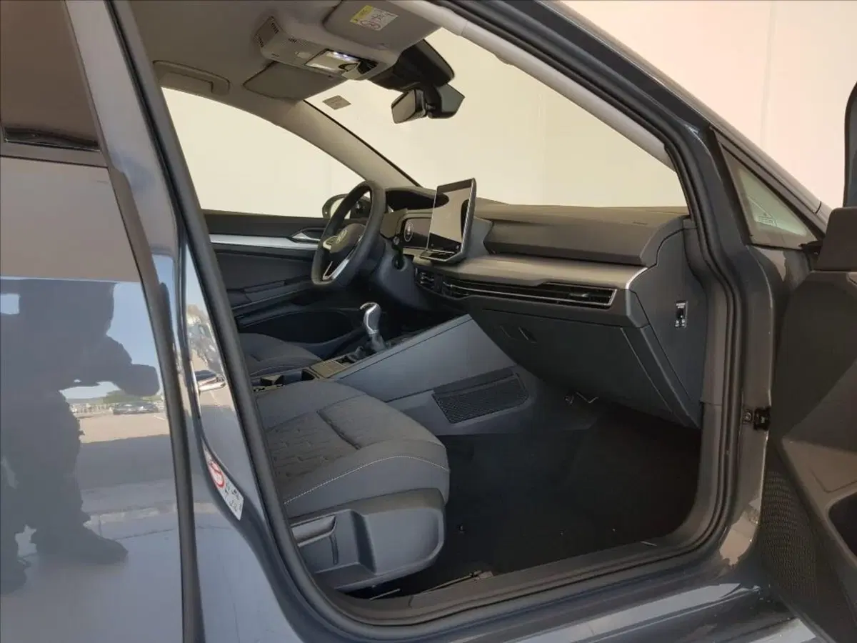 Volkswagen Golf nuova a Lucca (10)