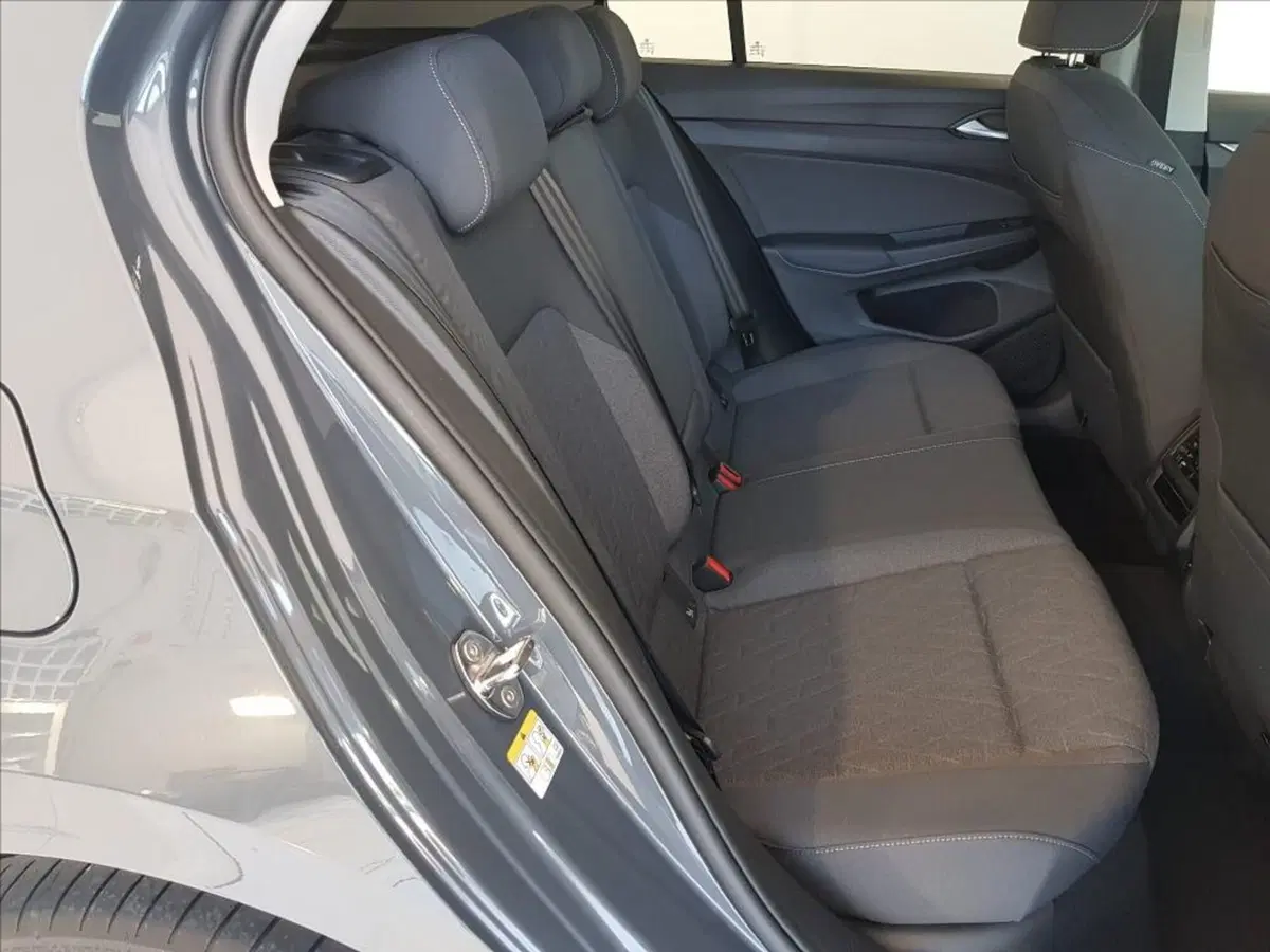 Volkswagen Golf nuova a Lucca (12)