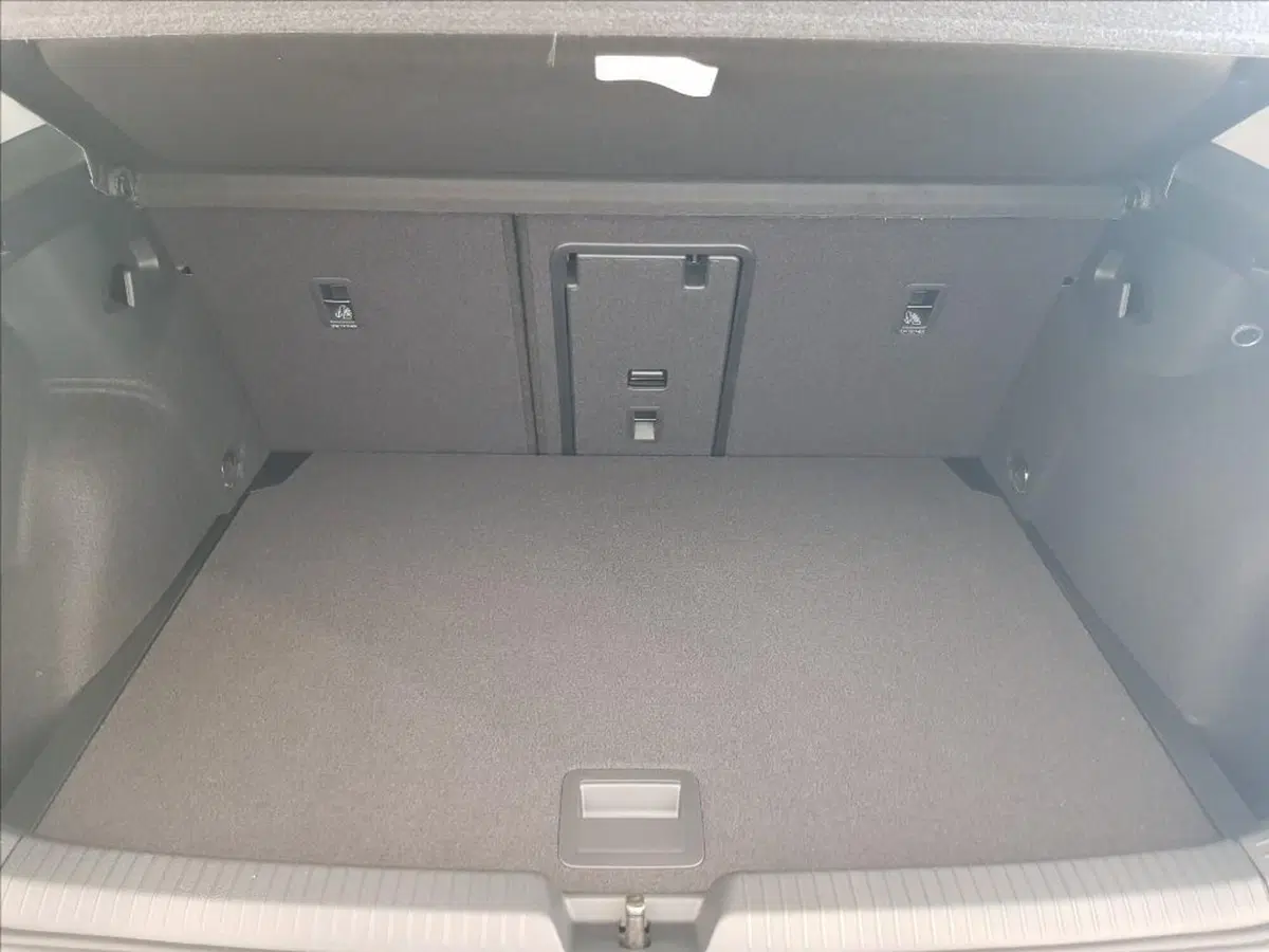 Volkswagen Golf nuova a Lucca (15)