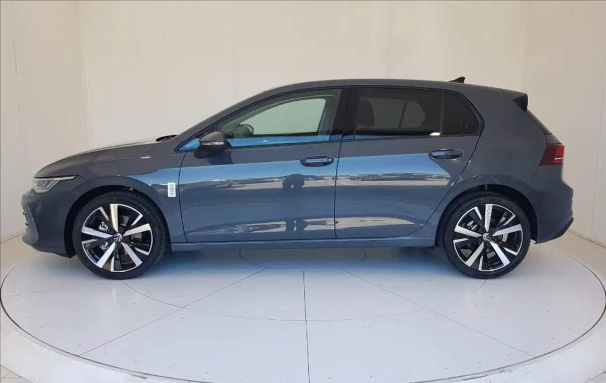 Volkswagen Golf nuova a Lucca (3)