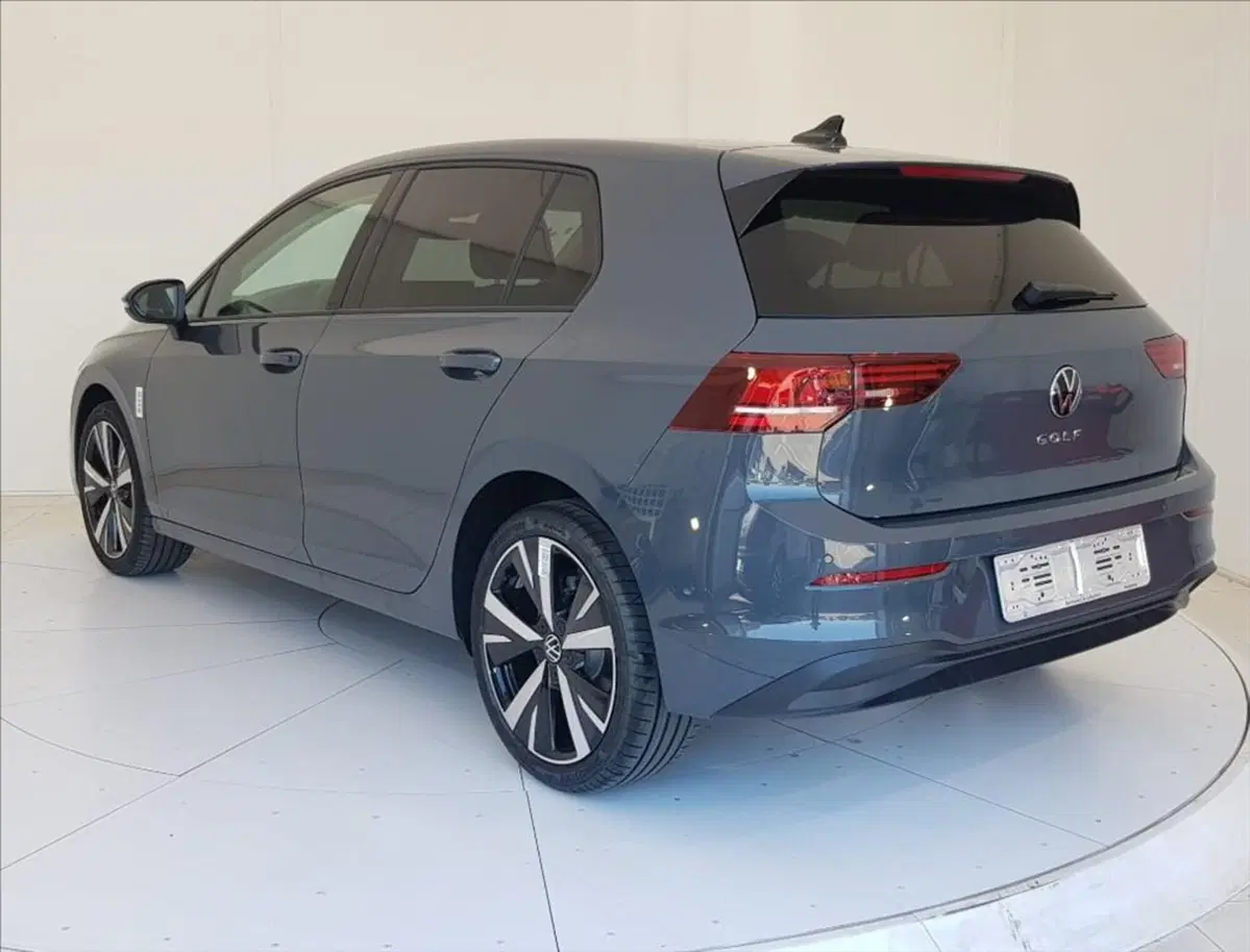 Volkswagen Golf nuova a Lucca (4)