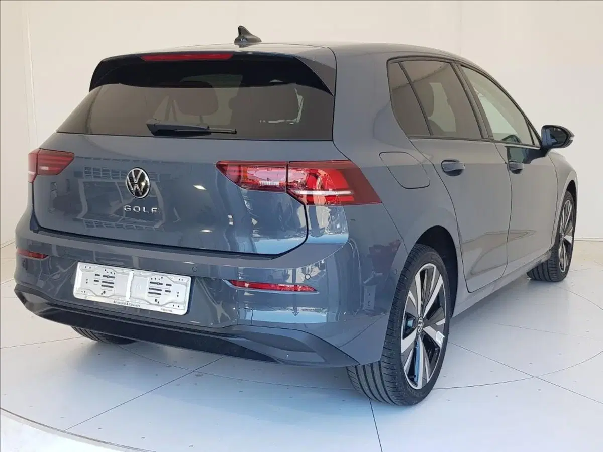 Volkswagen Golf nuova a Lucca (6)