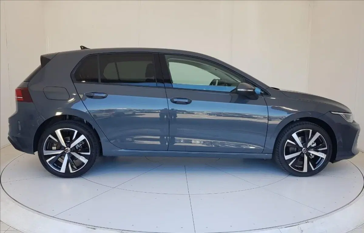 Volkswagen Golf nuova a Lucca (7)