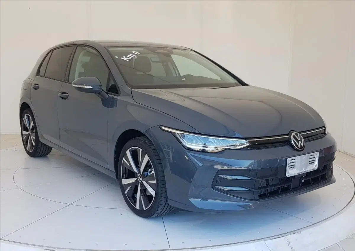 Volkswagen Golf nuova a Lucca (8)