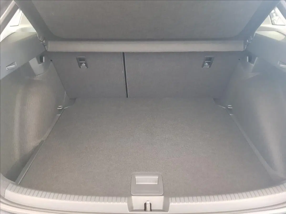 Volkswagen Taigo nuova a Lucca (15)
