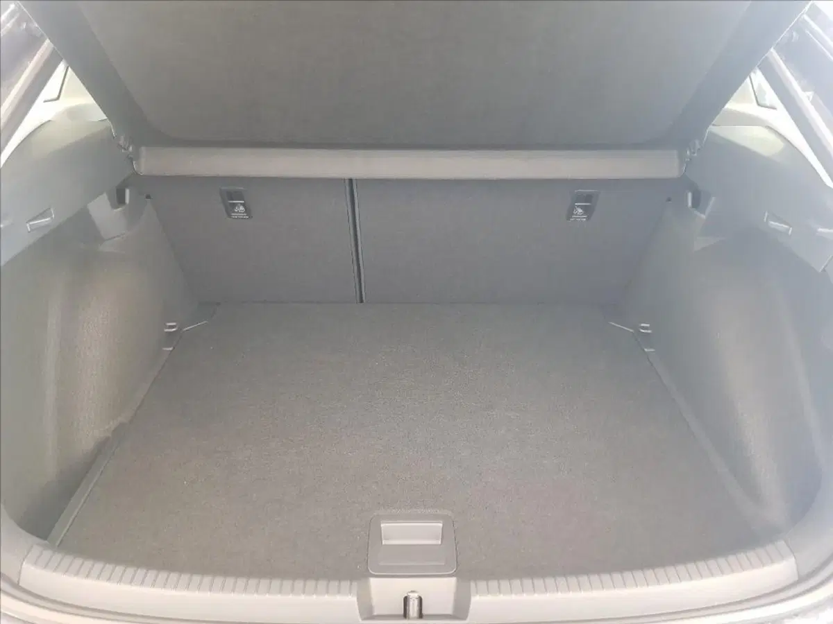 Volkswagen Taigo nuova a Lucca (15)