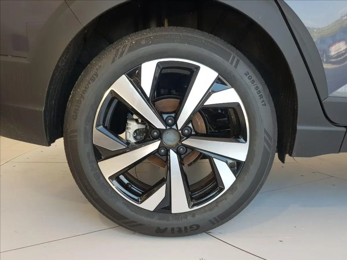 Volkswagen Taigo nuova a Lucca (9)