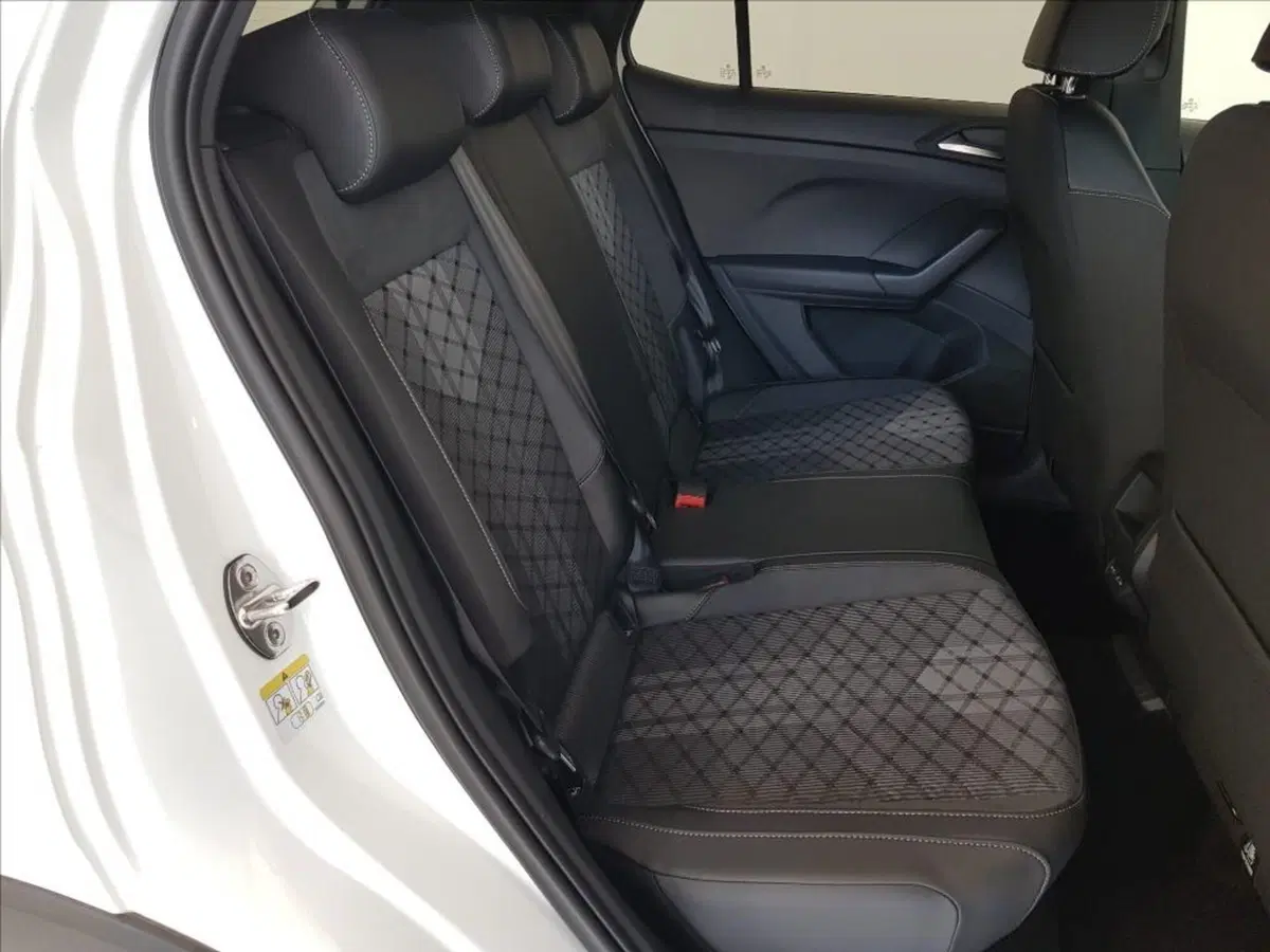 Volkswagen T-Cross nuova a Lucca (12)