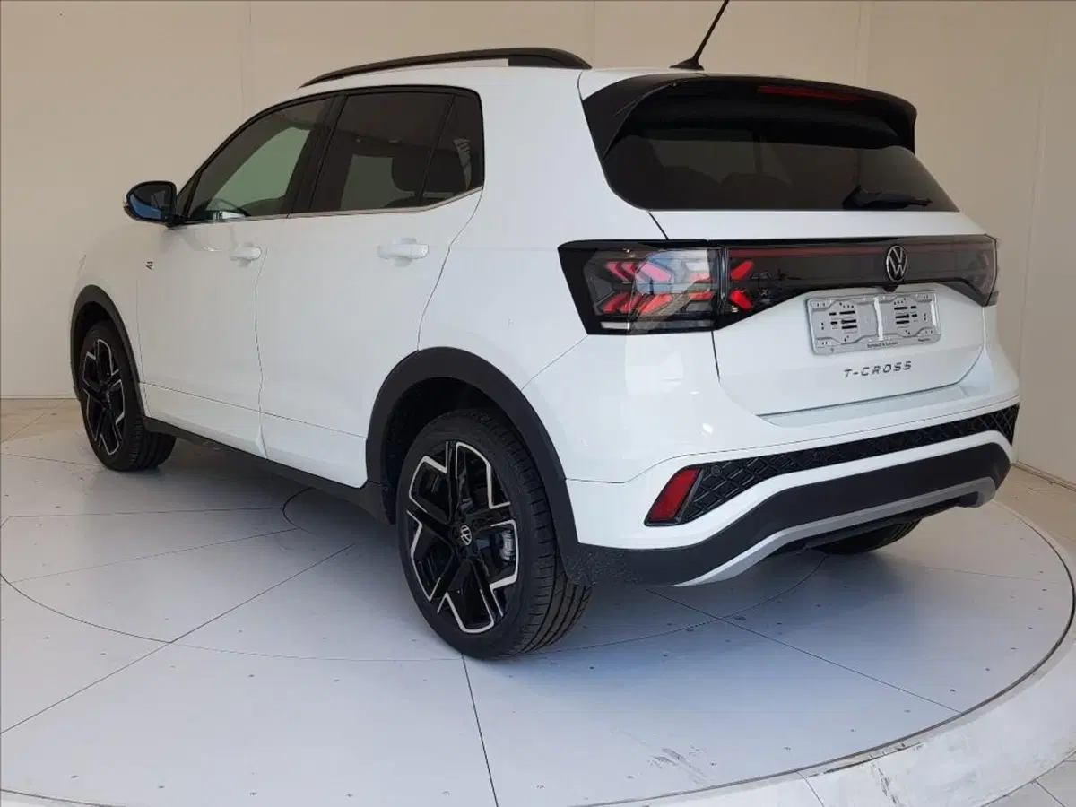 Volkswagen T-Cross nuova a Lucca (4)