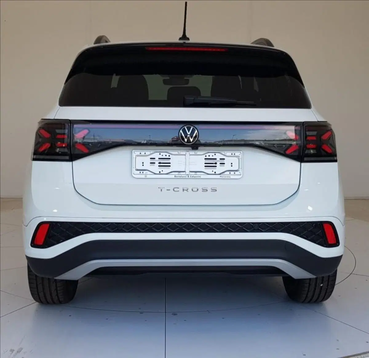 Volkswagen T-Cross nuova a Lucca (5)