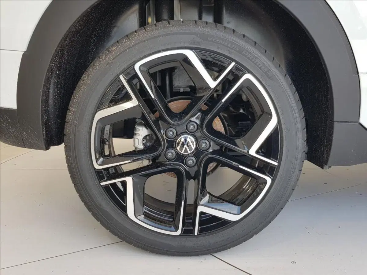 Volkswagen T-Cross nuova a Lucca (9)