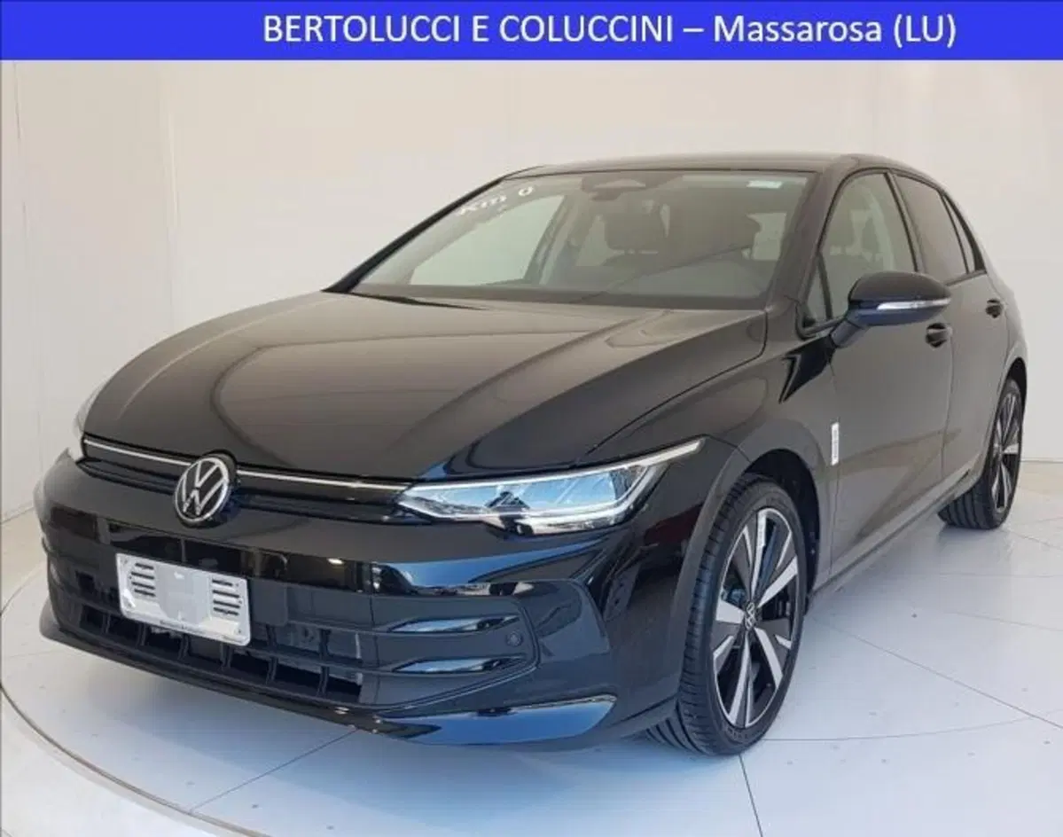Volkswagen Golf nuova a Lucca