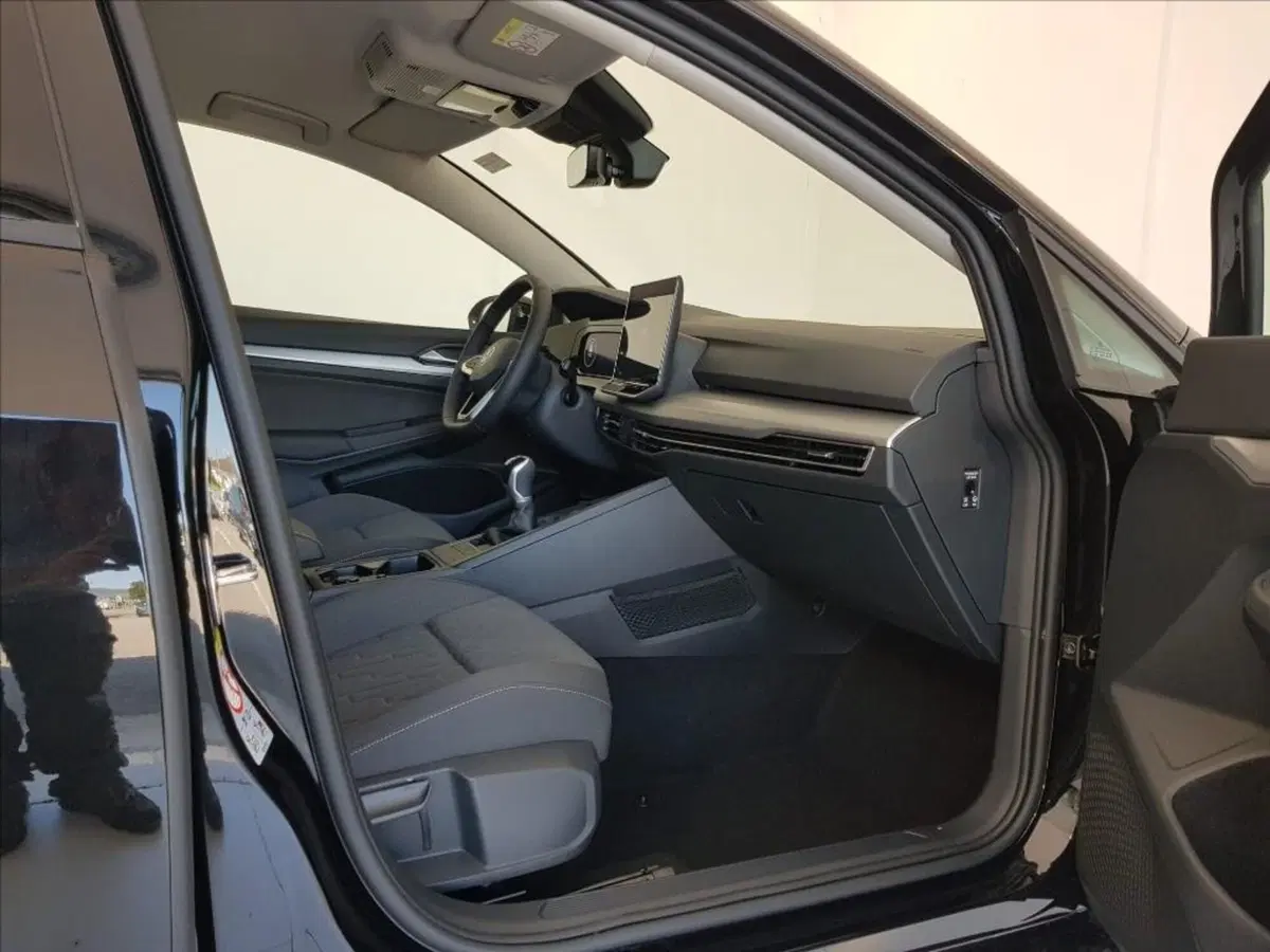 Volkswagen Golf nuova a Lucca (10)