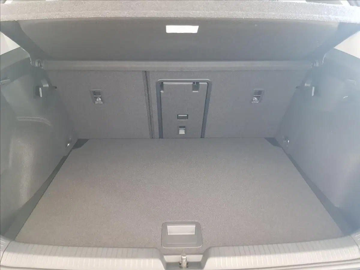 Volkswagen Golf nuova a Lucca (15)