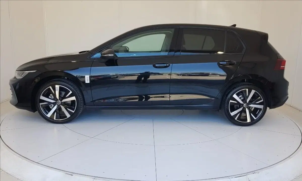 Volkswagen Golf nuova a Lucca (3)