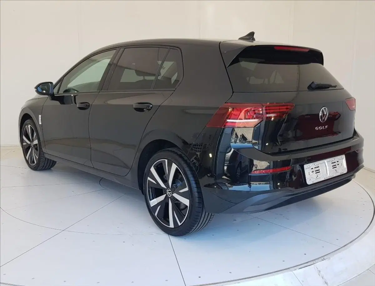 Volkswagen Golf nuova a Lucca (4)