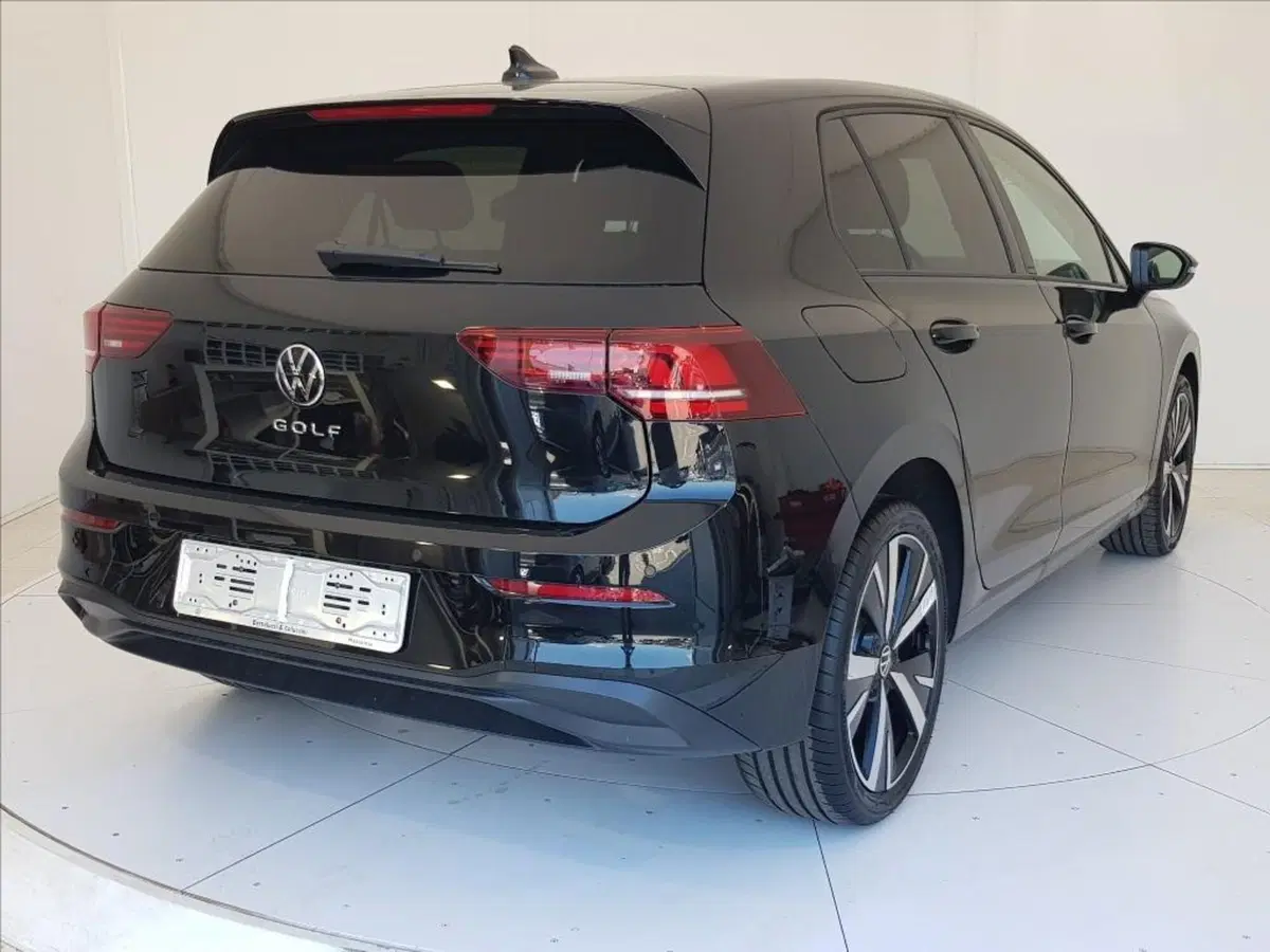Volkswagen Golf nuova a Lucca (6)