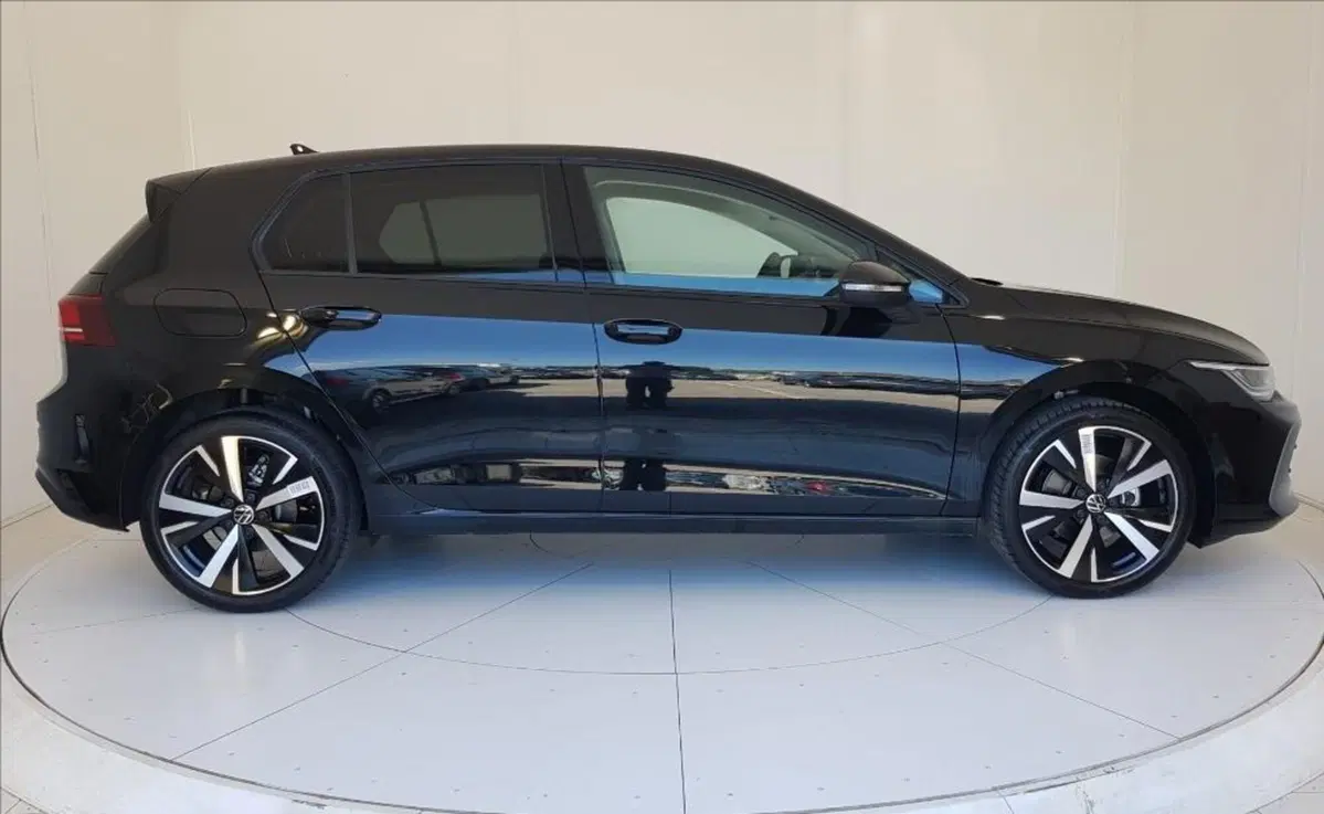 Volkswagen Golf nuova a Lucca (7)