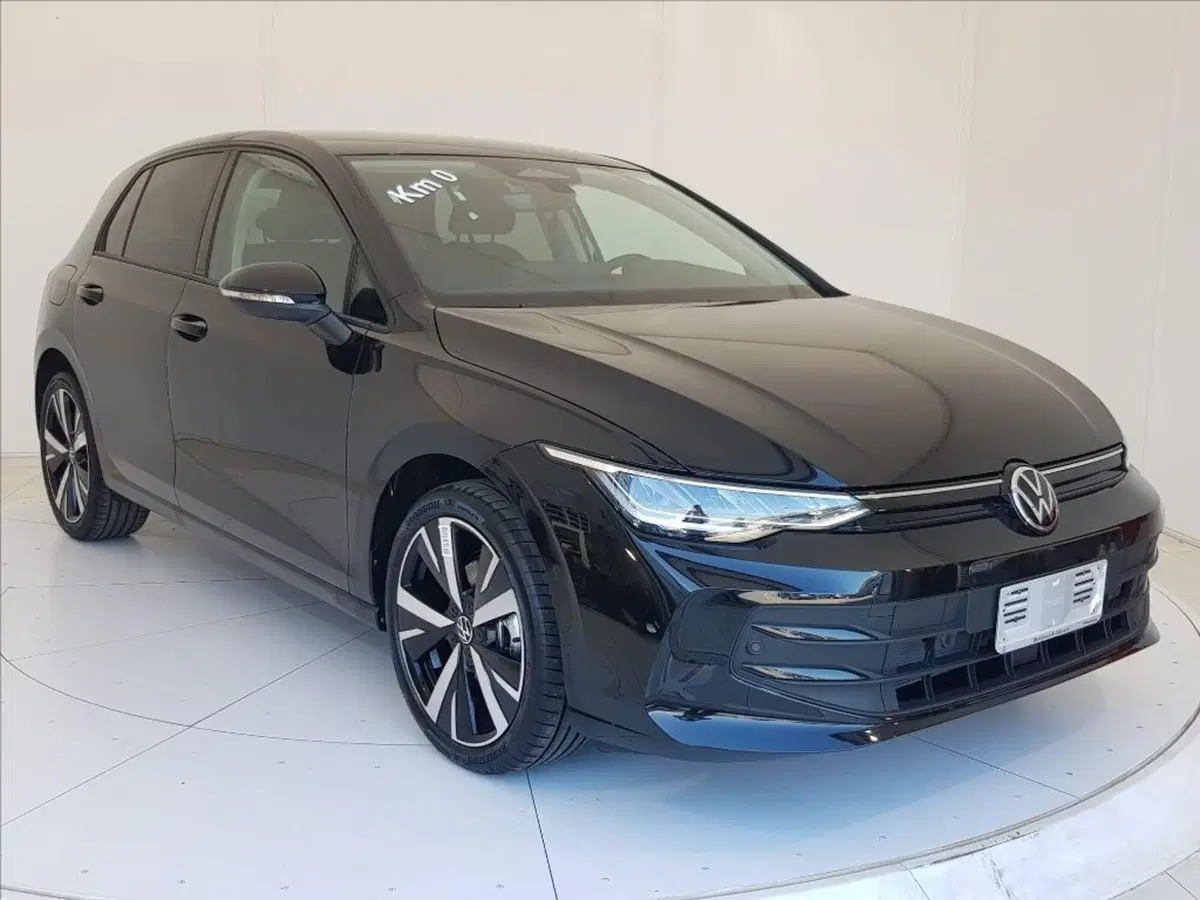 Volkswagen Golf nuova a Lucca (8)