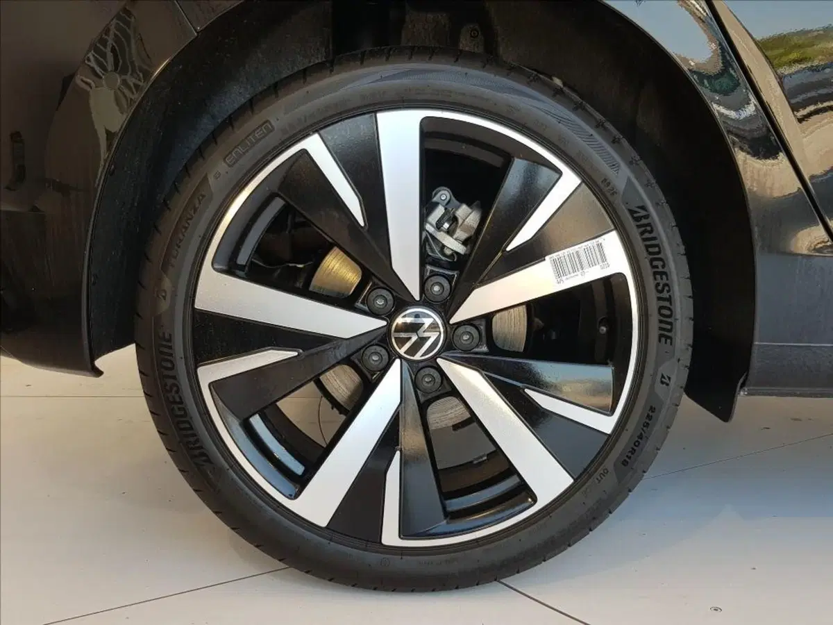 Volkswagen Golf nuova a Lucca (9)