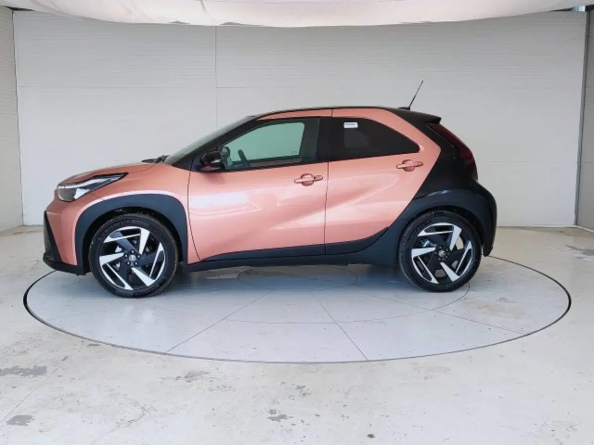 Toyota Aygo X nuova a Teramo (8)