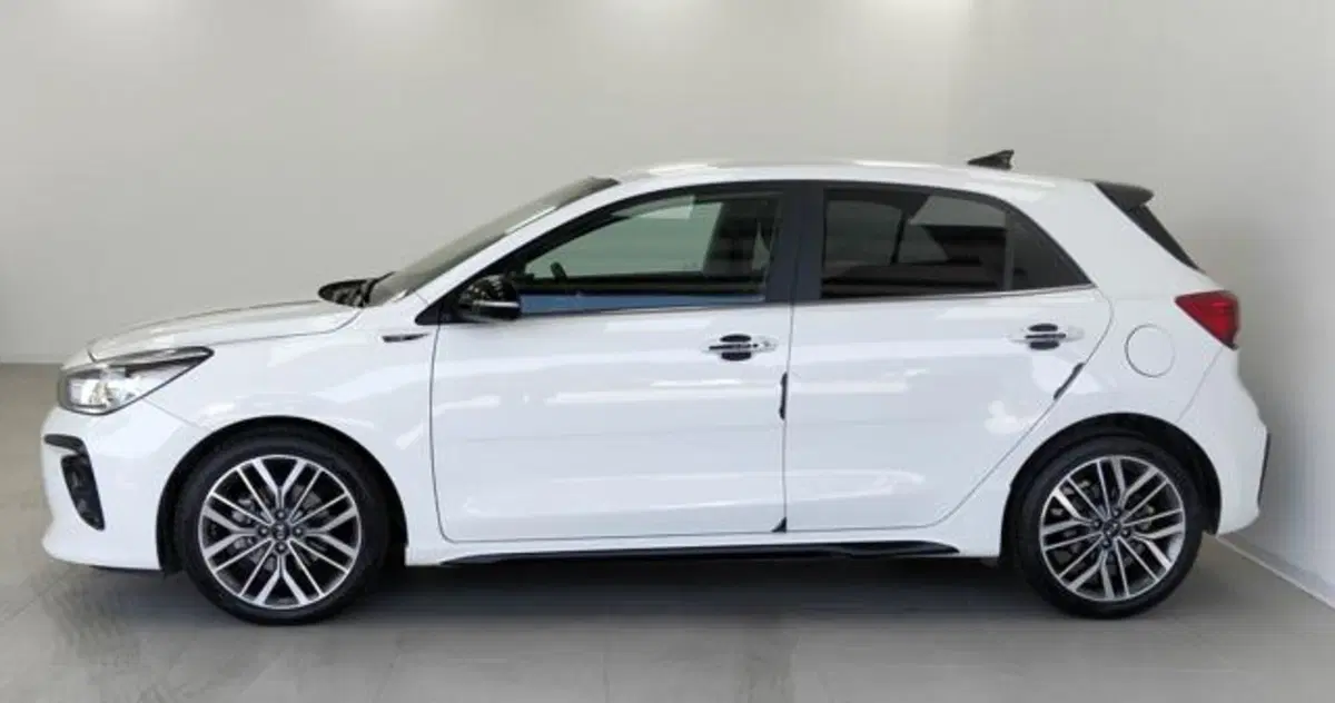 Kia Rio usata a Como (8)