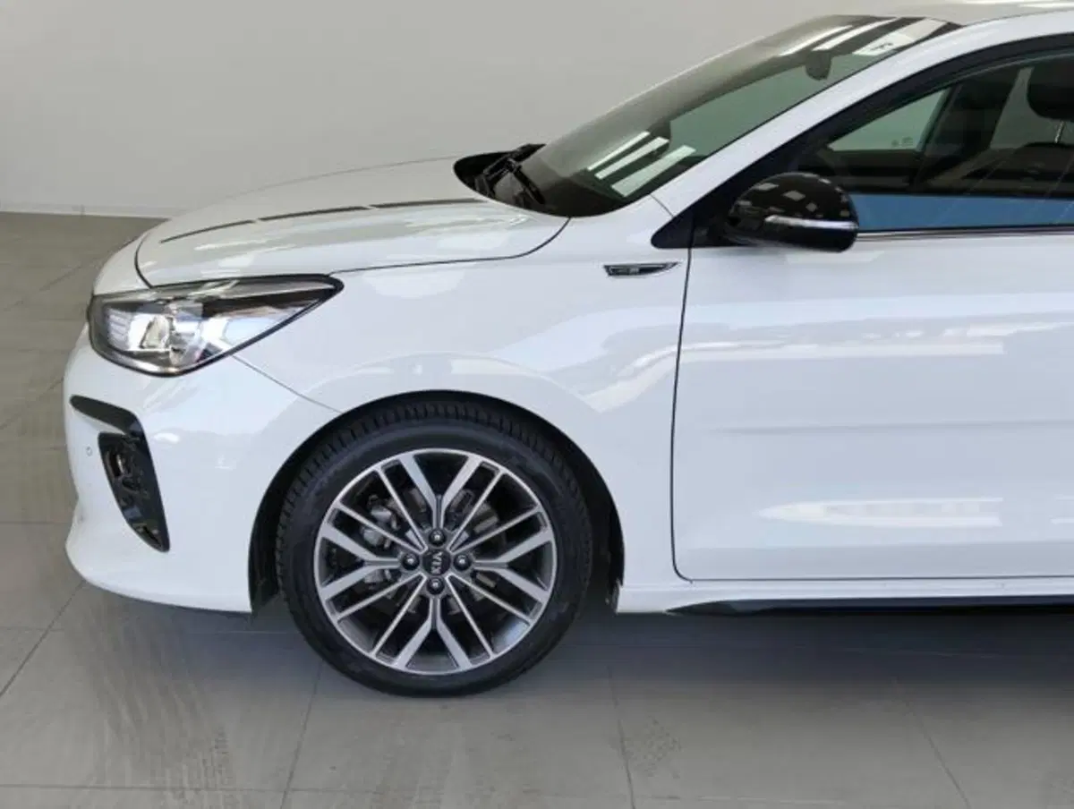 Kia Rio usata a Como (9)