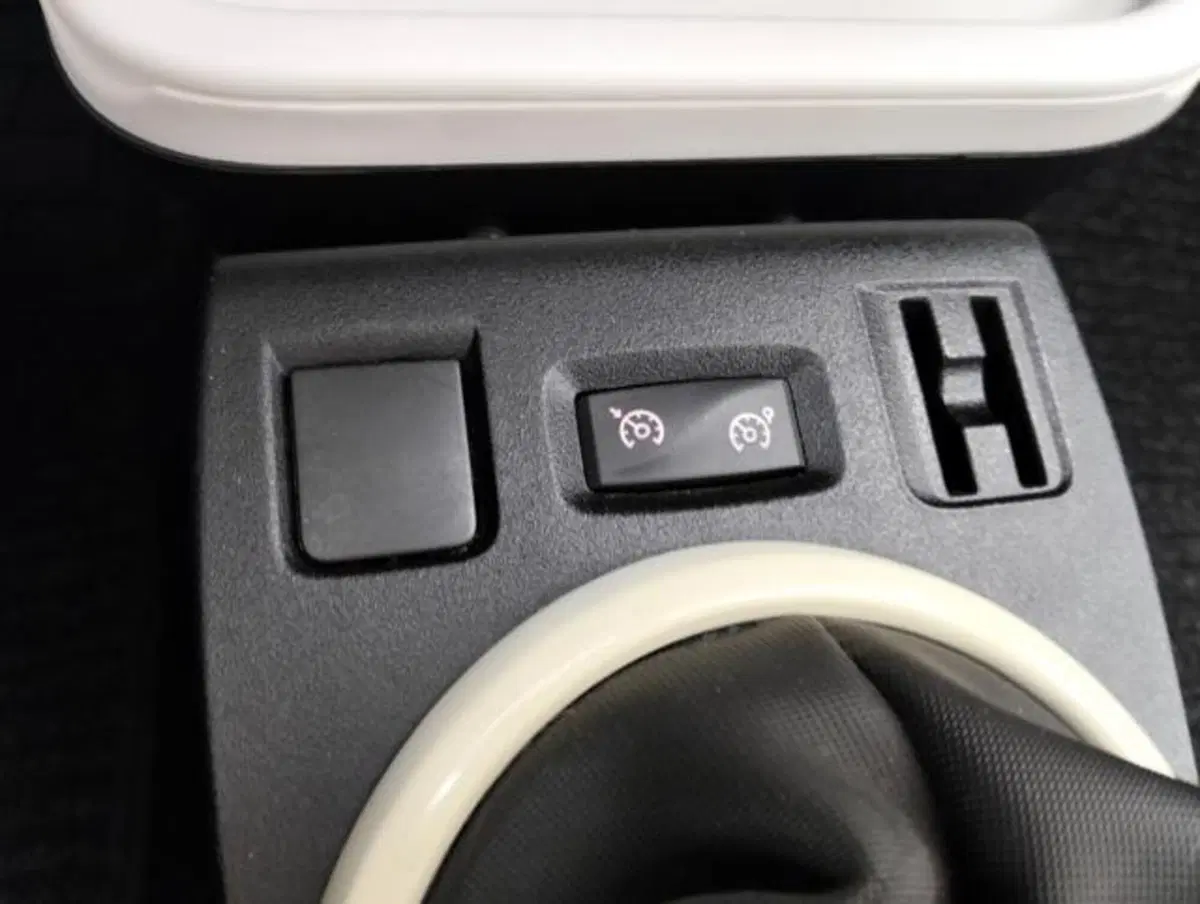 Renault Twingo usata a Como (11)