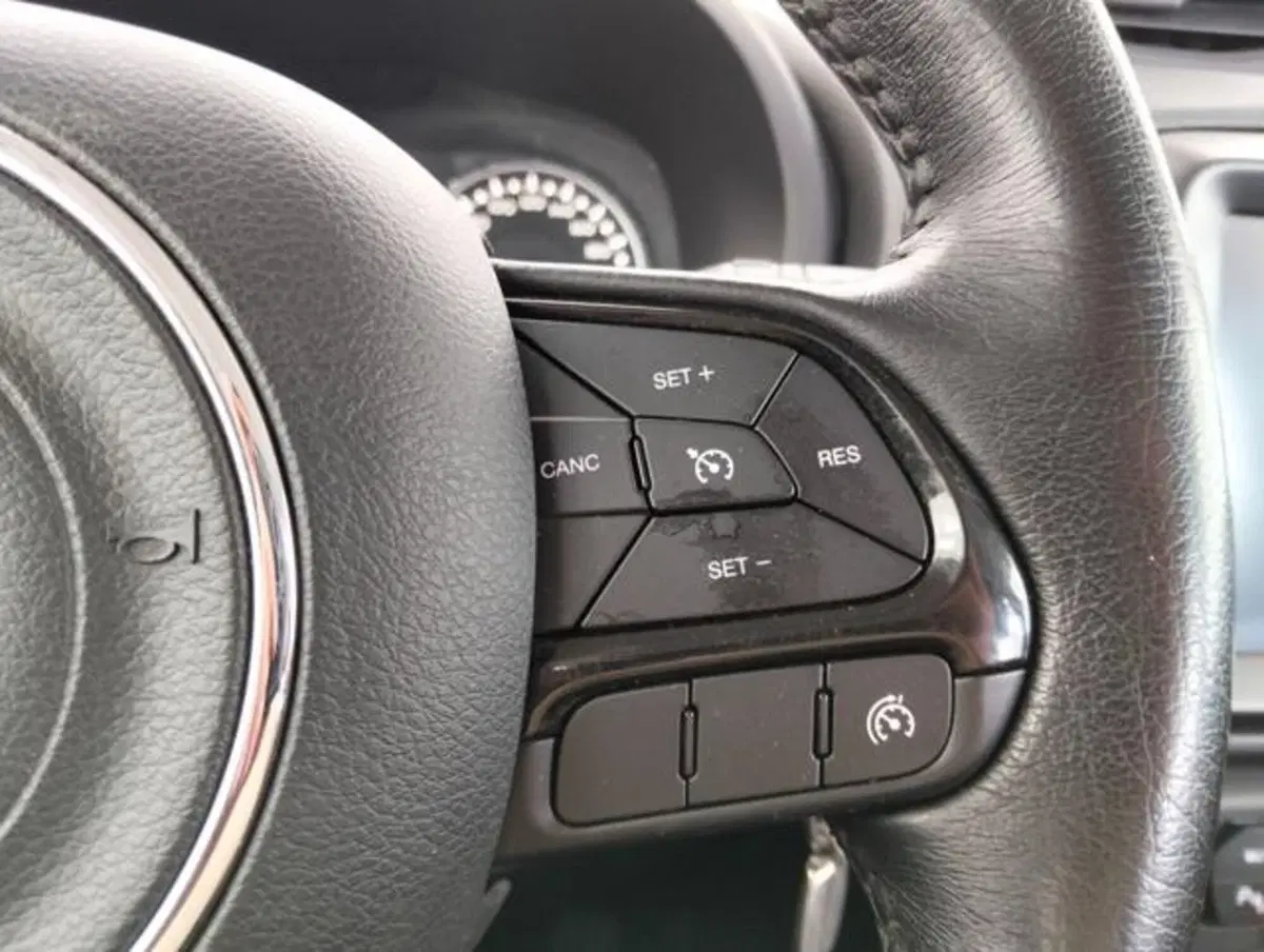 Jeep Renegade usata a Como (11)